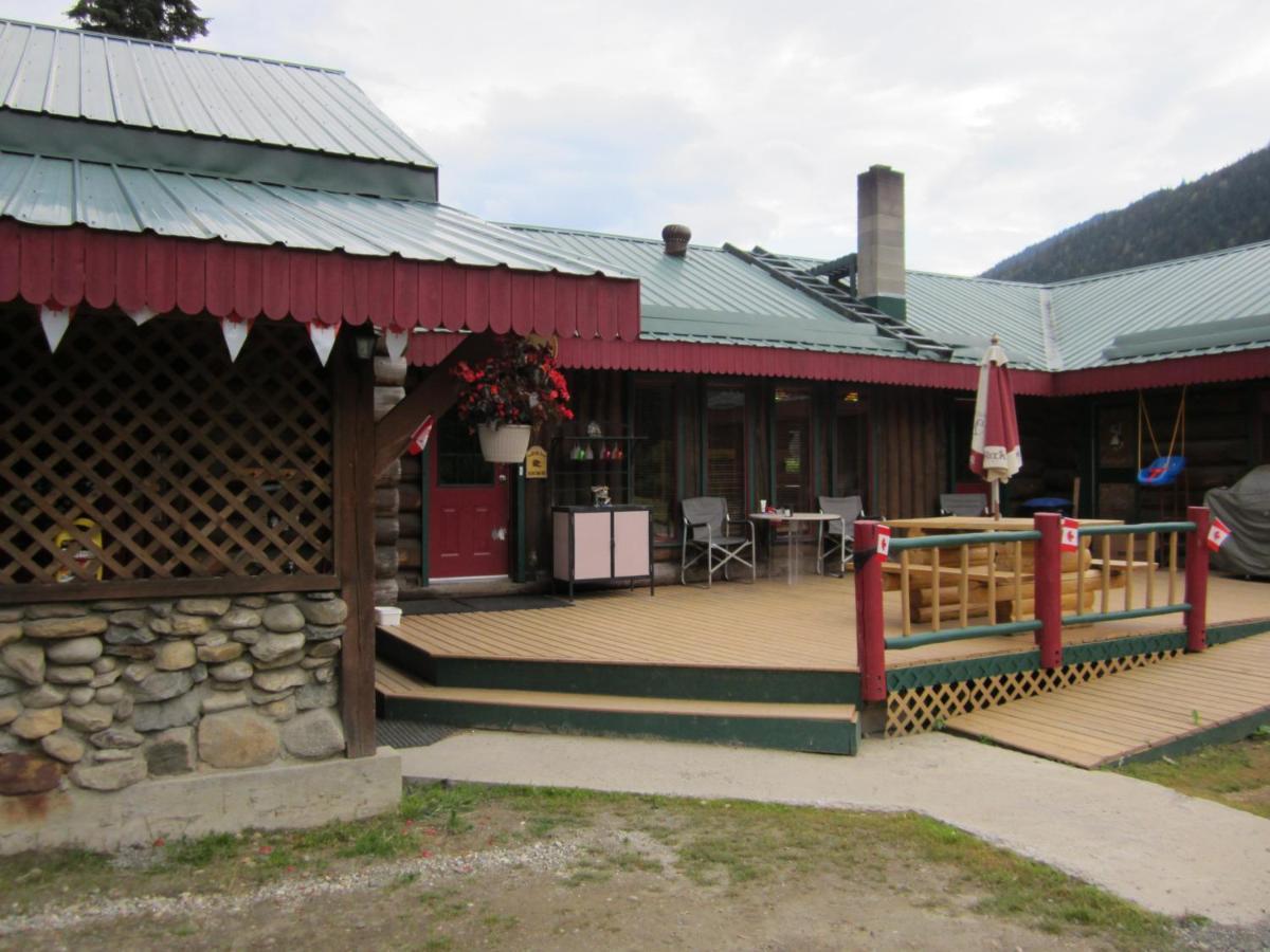 Summit River Lodge & Campsites Valemount Exterior photo