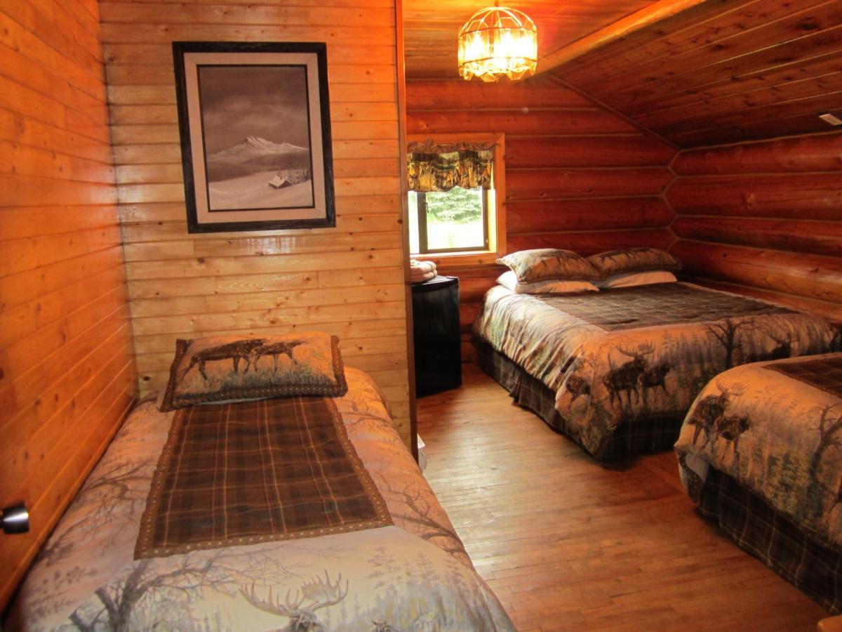 Summit River Lodge & Campsites Valemount Exterior photo