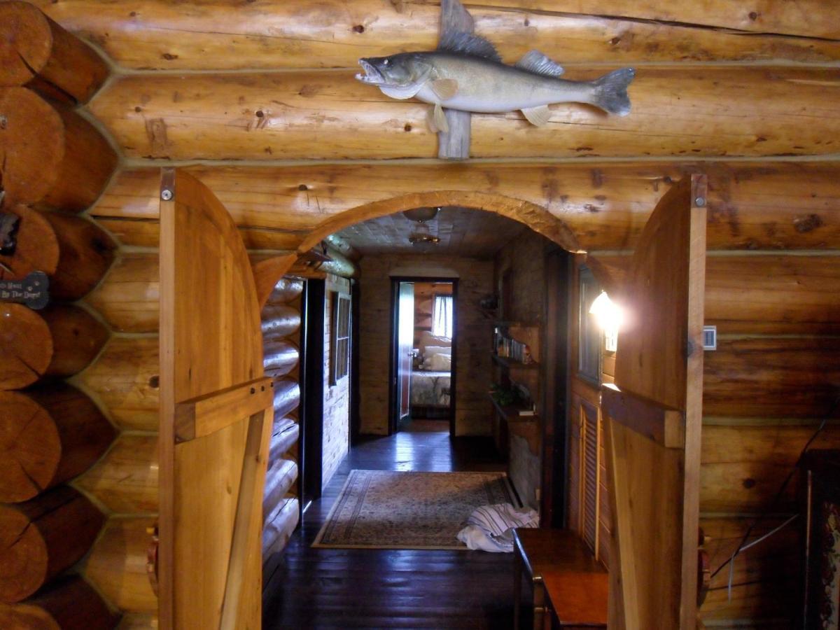 Summit River Lodge & Campsites Valemount Exterior photo