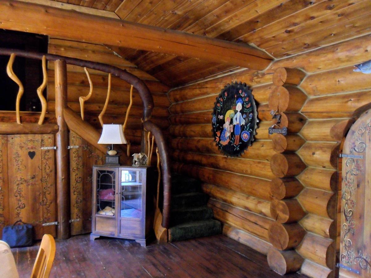 Summit River Lodge & Campsites Valemount Exterior photo
