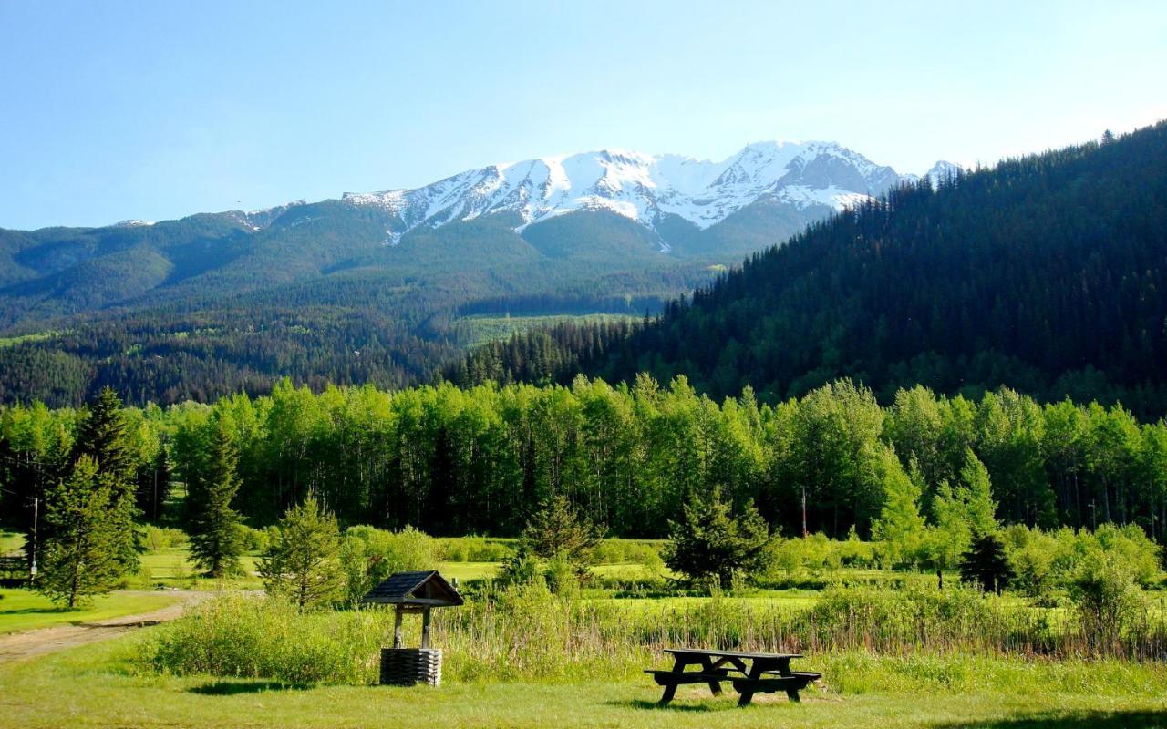 Summit River Lodge & Campsites Valemount Exterior photo